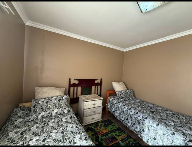 5 BEDROOM HOUSE FOR SALE IN CRYSTAL PARK